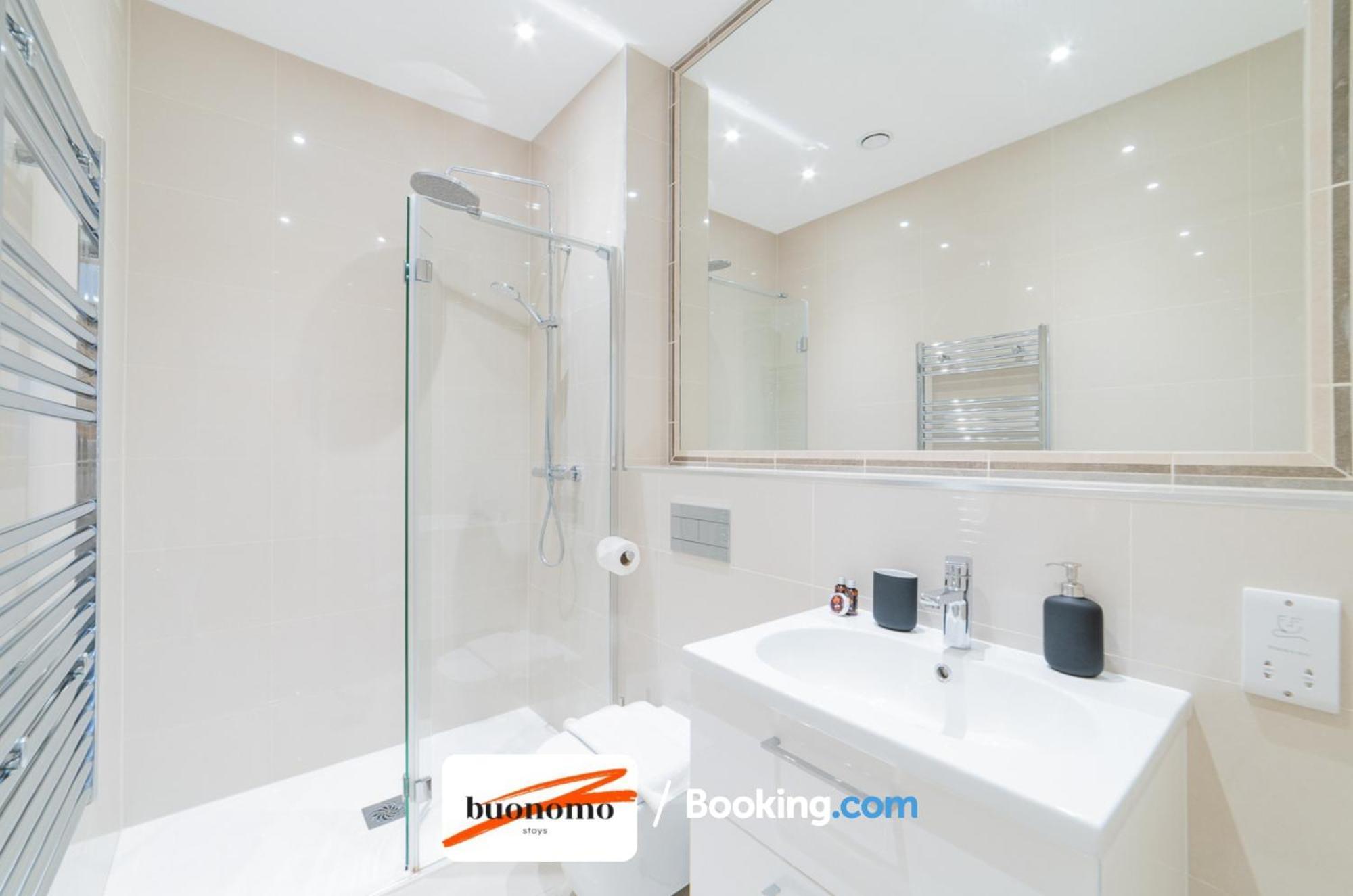 Two Bedroom Apartment At Buonomo Stays Short Lets & Serviced Accommodation Close To Wimbledon Tennis Courts Лондон Екстериор снимка