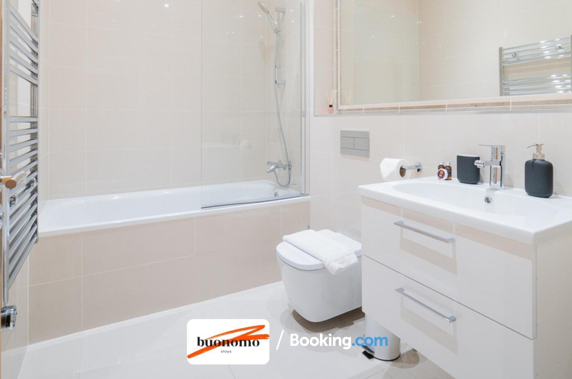 Two Bedroom Apartment At Buonomo Stays Short Lets & Serviced Accommodation Close To Wimbledon Tennis Courts Лондон Екстериор снимка