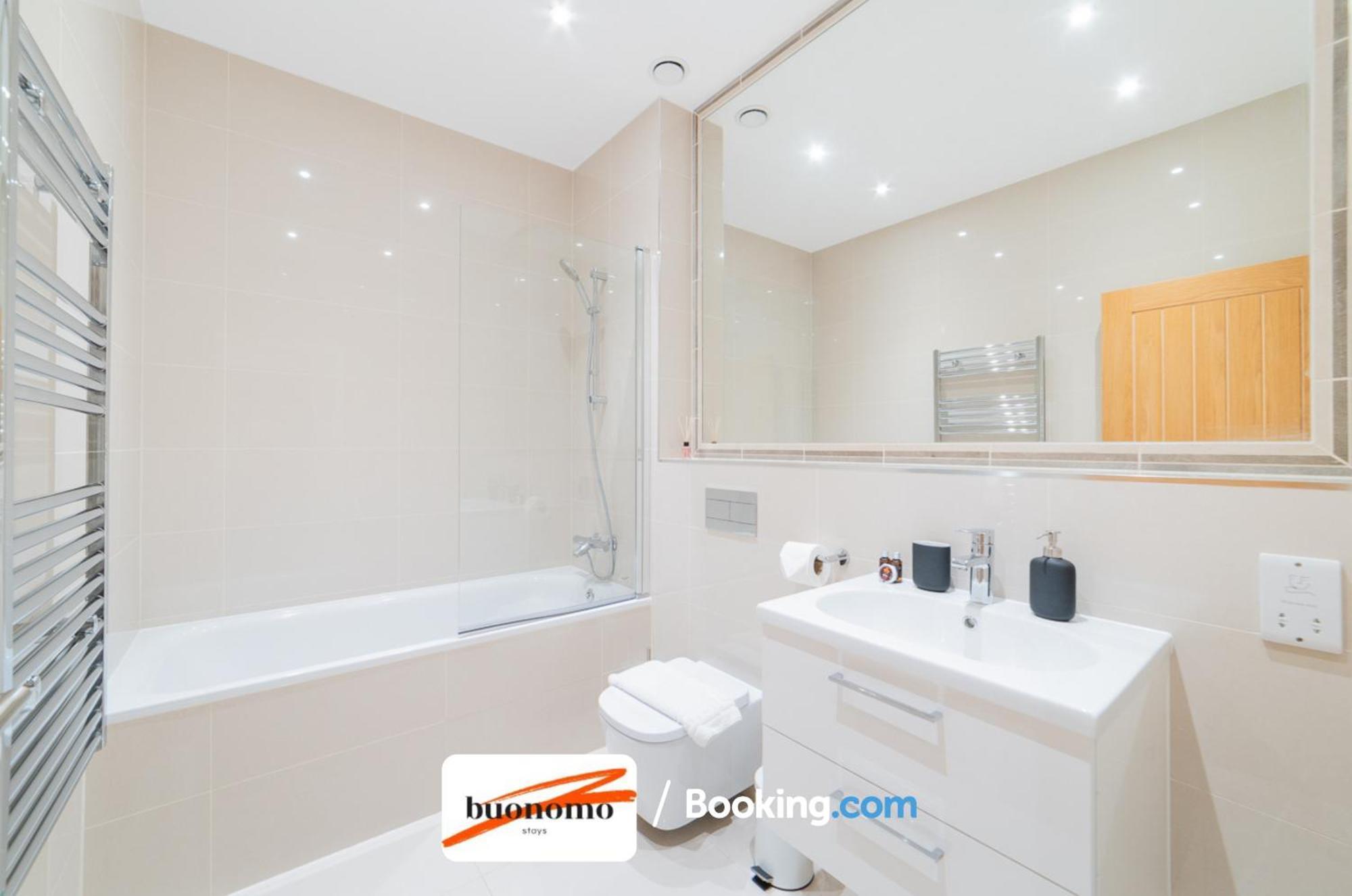 Two Bedroom Apartment At Buonomo Stays Short Lets & Serviced Accommodation Close To Wimbledon Tennis Courts Лондон Екстериор снимка