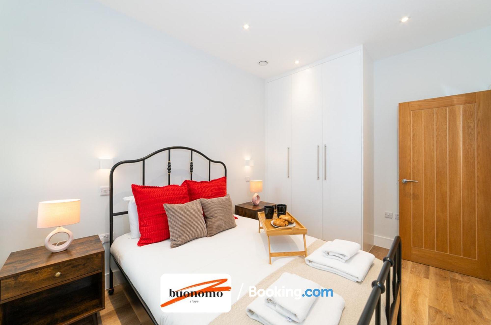 Two Bedroom Apartment At Buonomo Stays Short Lets & Serviced Accommodation Close To Wimbledon Tennis Courts Лондон Екстериор снимка