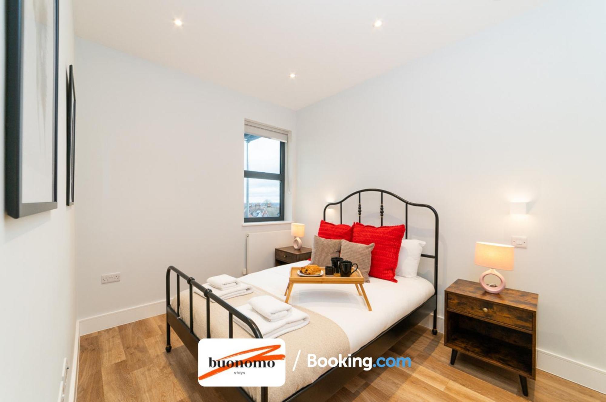 Two Bedroom Apartment At Buonomo Stays Short Lets & Serviced Accommodation Close To Wimbledon Tennis Courts Лондон Екстериор снимка