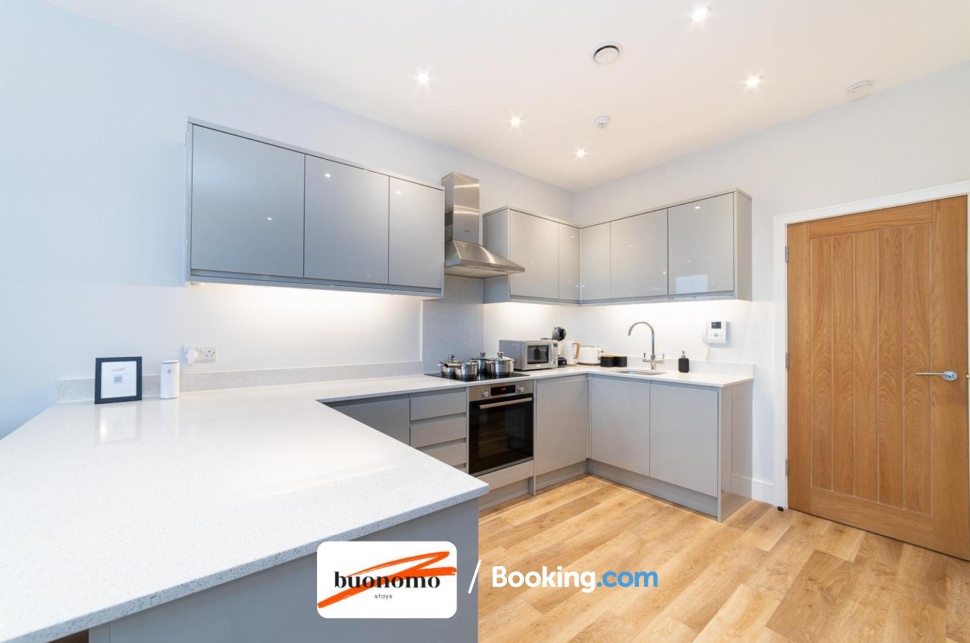 Two Bedroom Apartment At Buonomo Stays Short Lets & Serviced Accommodation Close To Wimbledon Tennis Courts Лондон Екстериор снимка